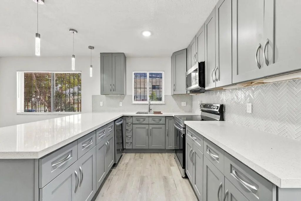 4952 Nw 21st Avenue, Miami
