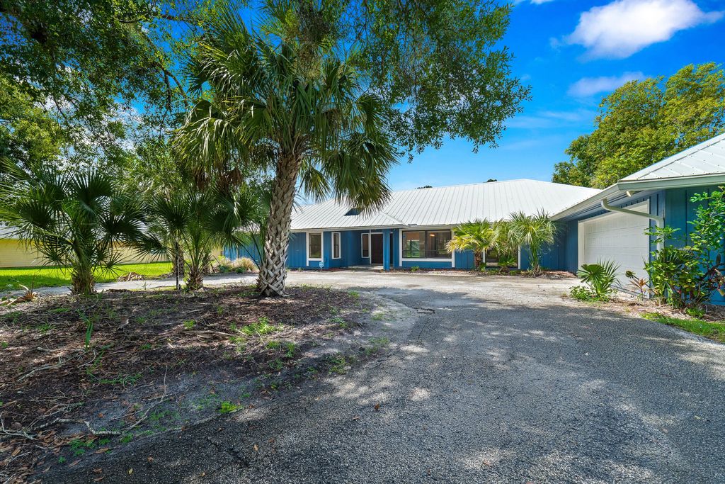 2122 Sw Racquet Club Drive, Palm City