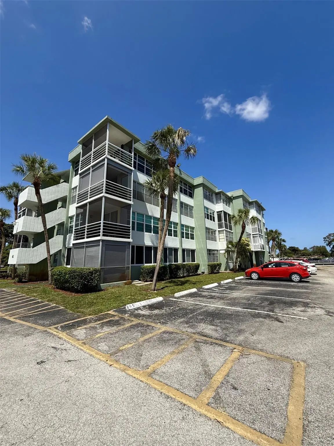 2741 E Taft Street #102, Hollywood
