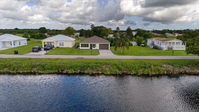 908 Riverside Drive Sw, Moore Haven