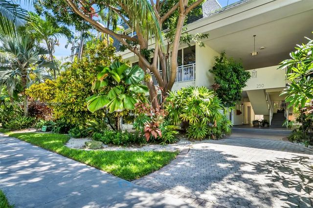 2 of 32 - 260 Sunrise Drive #d, Key Biscayne, FL