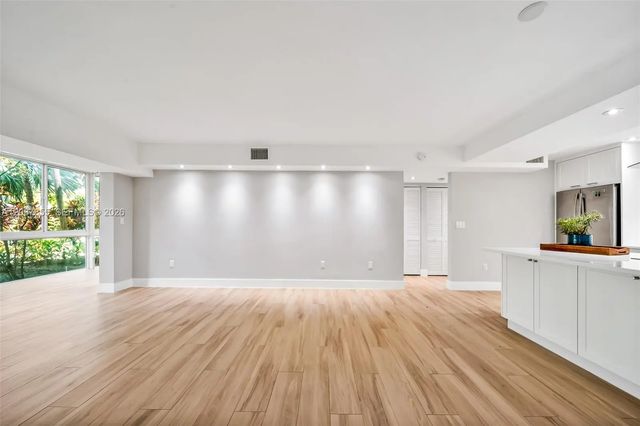 4 of 32 - 260 Sunrise Drive #d, Key Biscayne, FL