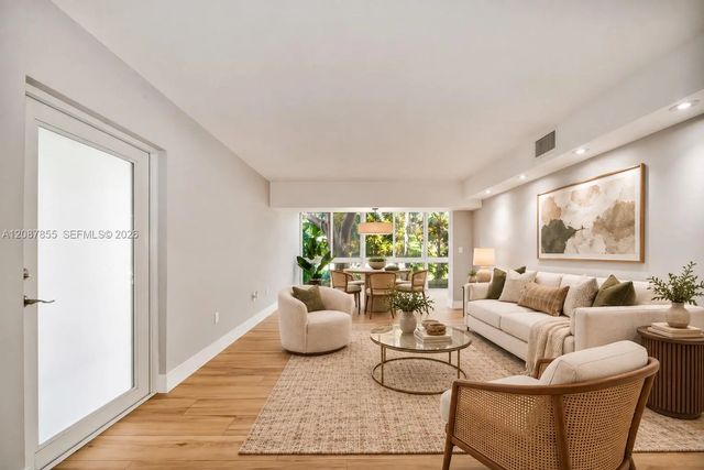 5 of 32 - 260 Sunrise Drive #d, Key Biscayne, FL