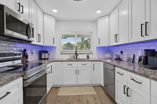 4 of 39 - 2520 Se 5th Street, Pompano Beach, FL