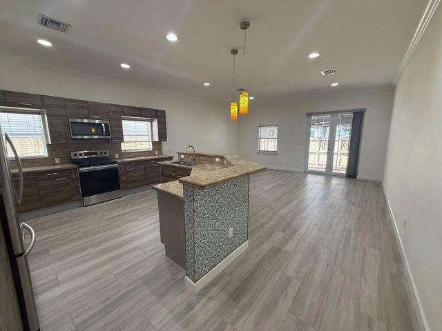 2 of 32 - 213 Sw 11th Street #213, Fort Lauderdale, FL