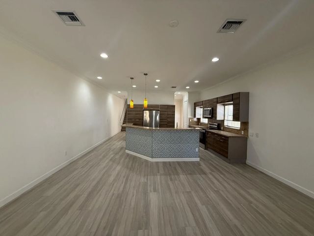 3 of 32 - 213 Sw 11th Street #213, Fort Lauderdale, FL