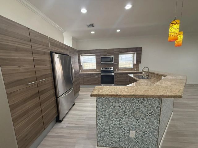 4 of 32 - 213 Sw 11th Street #213, Fort Lauderdale, FL