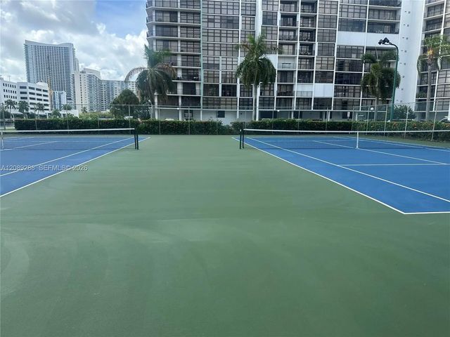 4 of 18 - 600 Parkview Drive #627, Hallandale Beach, FL