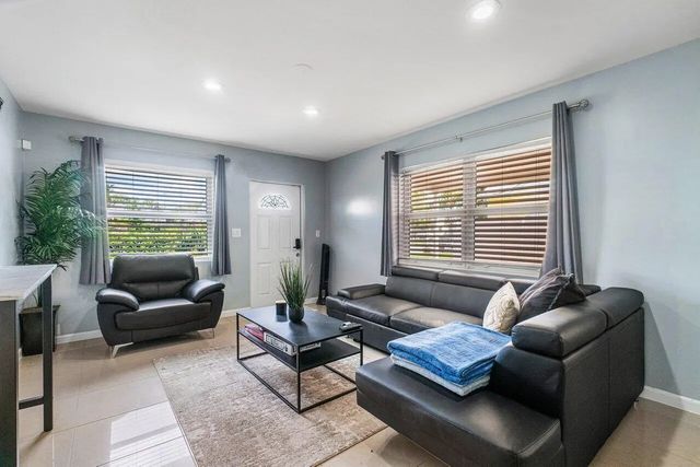 5 of 29 - 1114 S M Street, Lake Worth Beach, FL