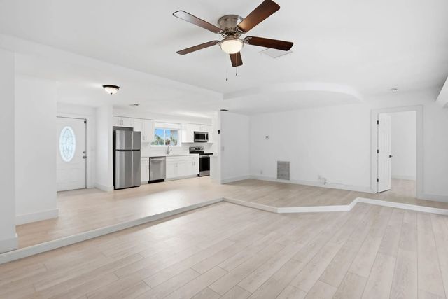 5 of 47 - 898 Sw 10th Avenue, Boca Raton, FL