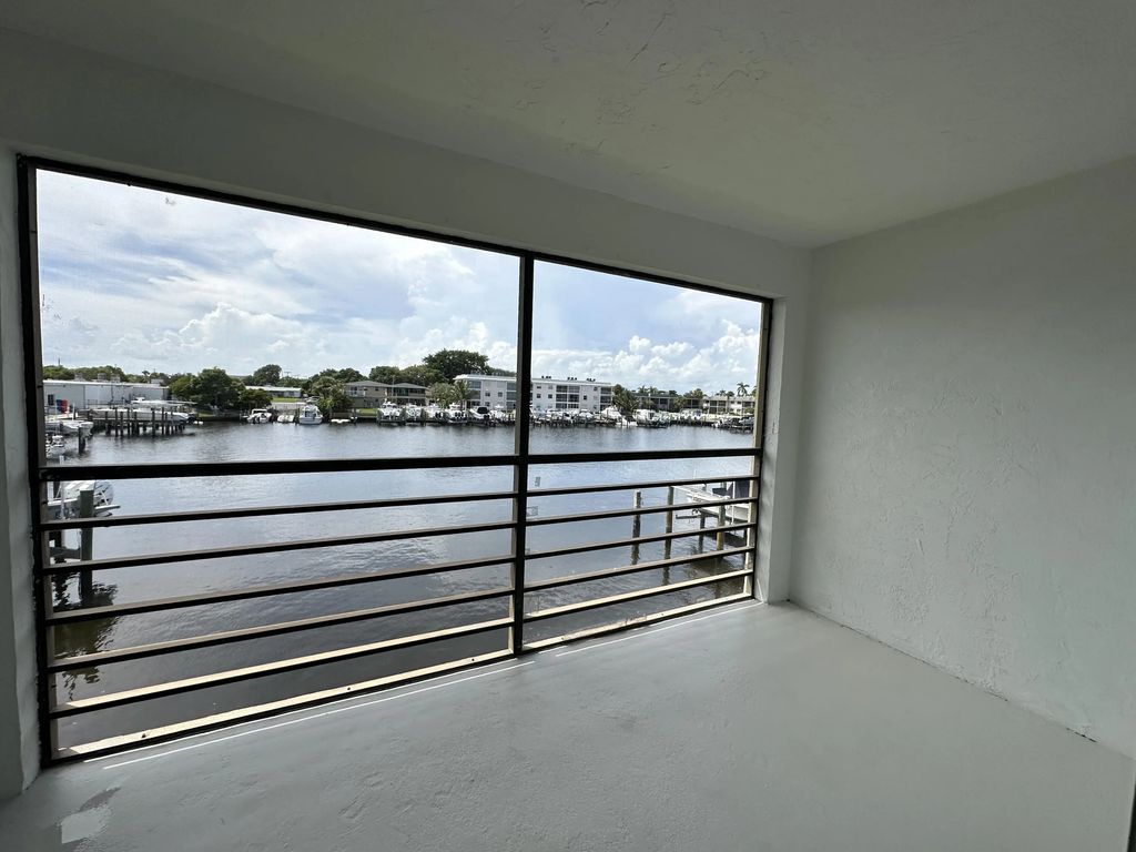 309 Lake Circle #202, North Palm Beach