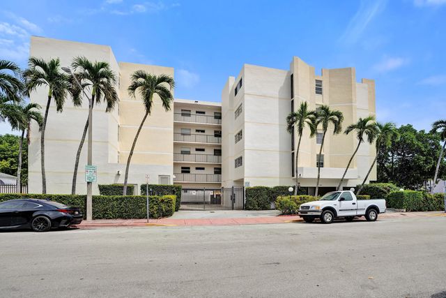 7601 Byron Avenue #3c, Miami Beach