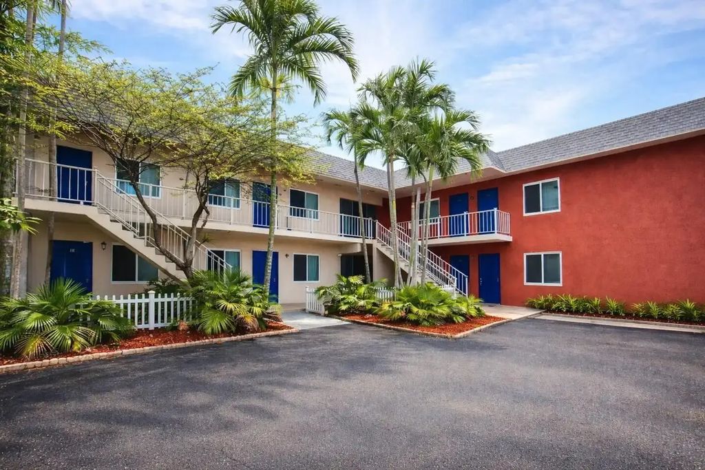 100 Sw 10th Street #204, Fort Lauderdale