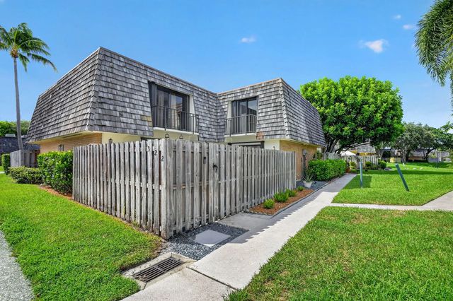 322 Lake Arbor Drive, Palm Springs