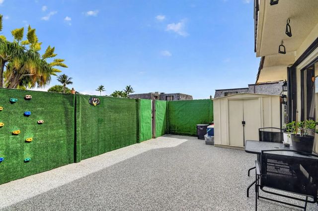 4 of 27 - 322 Lake Arbor Drive, Palm Springs, FL