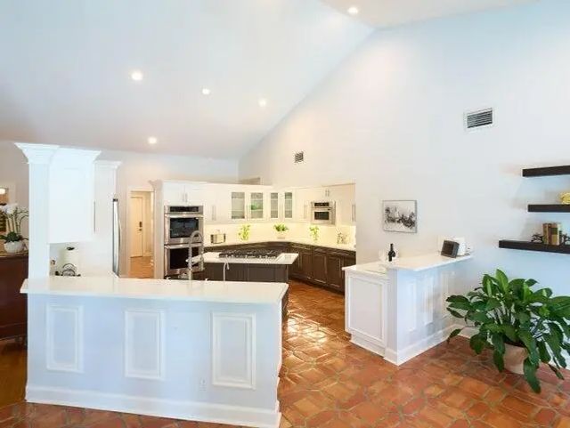 5 of 40 - 3700 Embassy Drive, West Palm Beach, FL
