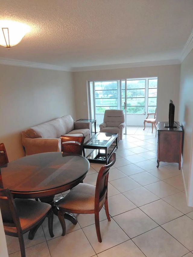 4 of 21 - 2901 Nw 46th Avenue #405, Lauderdale Lakes, FL