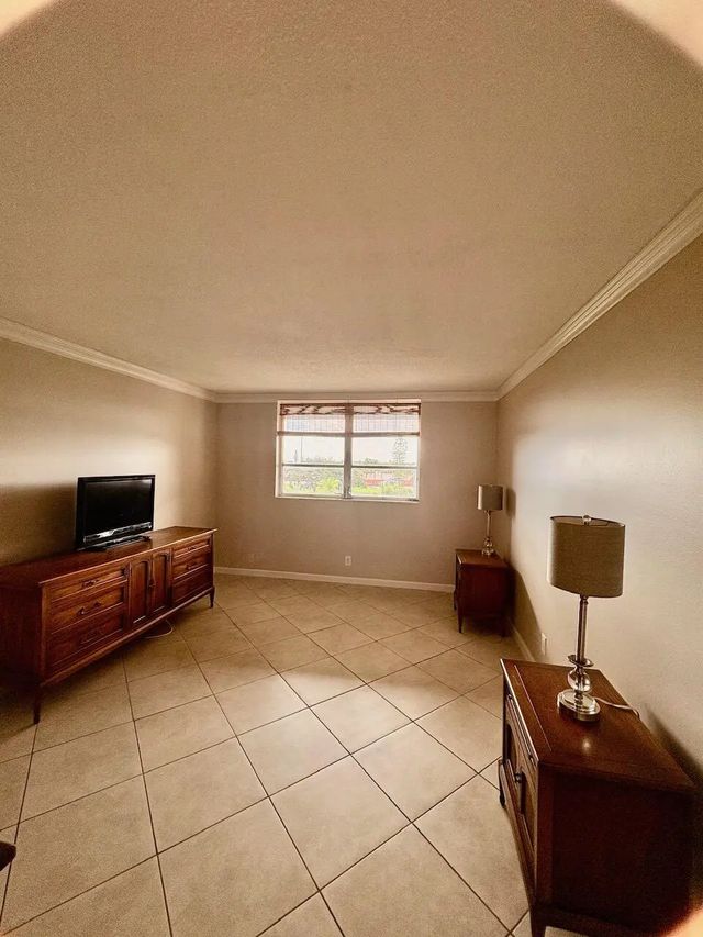 5 of 21 - 2901 Nw 46th Avenue #405, Lauderdale Lakes, FL