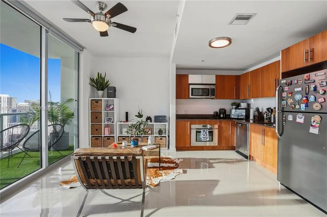 2 of 51 - 300 S Biscayne Boulevard #t-3509, Miami, FL