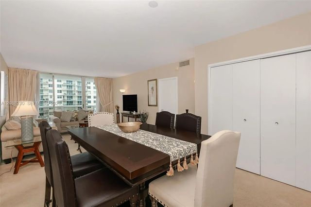 4 of 43 - 5700 Collins Avenue #12d, Miami Beach, FL