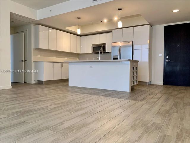 4 of 24 - 999 Sw 1st Avenue #3206, Miami, FL