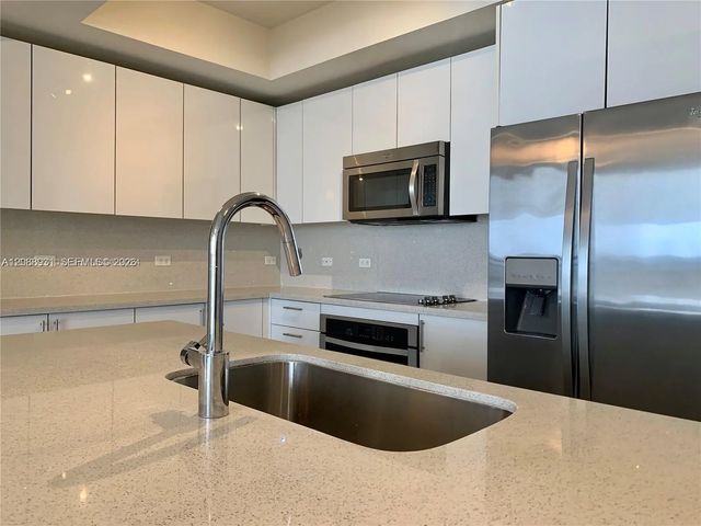 5 of 24 - 999 Sw 1st Avenue #3206, Miami, FL