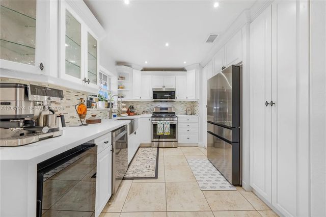 4 of 41 - 12311 Sw 39th Terrace, Miami, FL