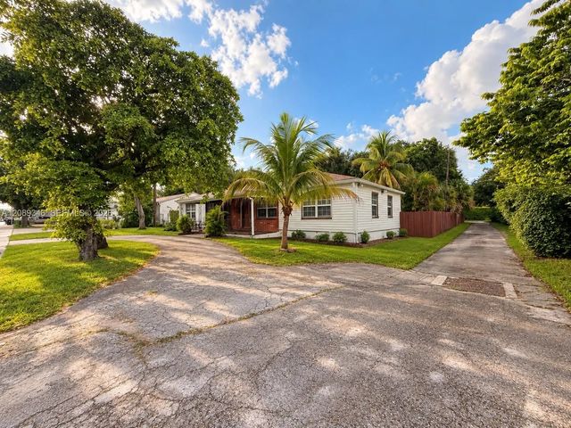 2 of 25 - 1526 Ne 135th Street, North Miami, FL