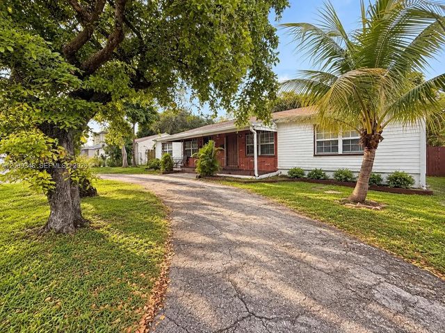 3 of 25 - 1526 Ne 135th Street, North Miami, FL