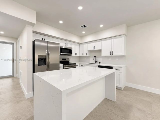3 of 30 - 7164 W 3rd Avenue, Hialeah, FL