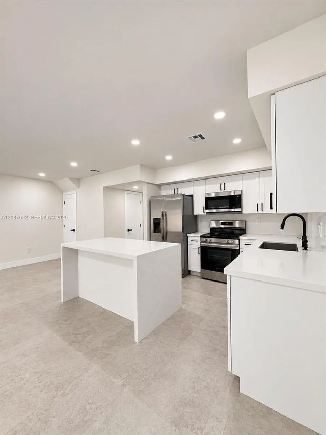 4 of 30 - 7164 W 3rd Avenue, Hialeah, FL