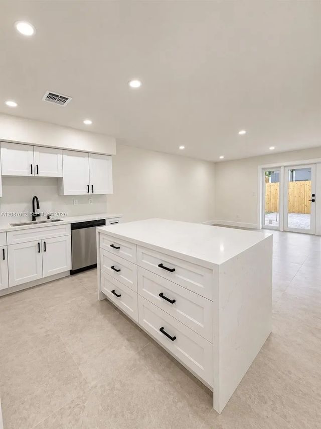 5 of 30 - 7164 W 3rd Avenue, Hialeah, FL