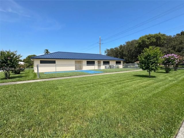 5 of 7 - 8700 Nw 5th Avenue, El Portal, FL