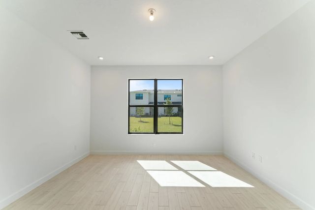 5 of 12 - 9886 Sw Torquay Drive, Port St. Lucie, FL