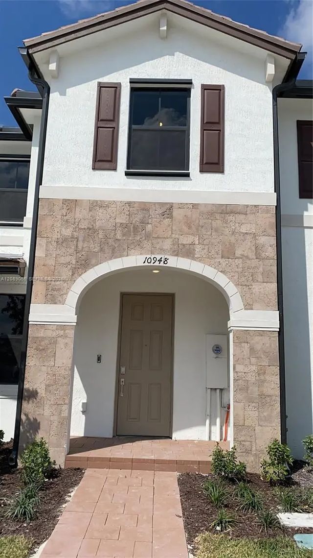 4 of 16 - 10948 W 32nd Lane, Hialeah, FL
