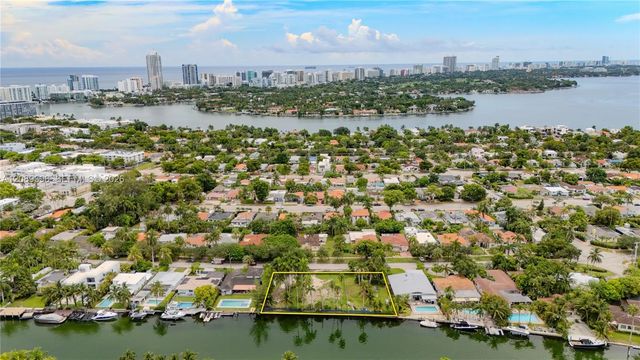 4 of 14 - 1415 Marseille Drive, Miami Beach, FL