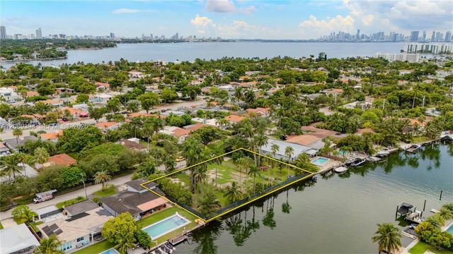 5 of 14 - 1415 Marseille Drive, Miami Beach, FL