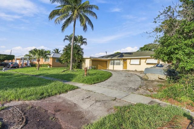 3 of 32 - 430 N Ware Drive, West Palm Beach, FL