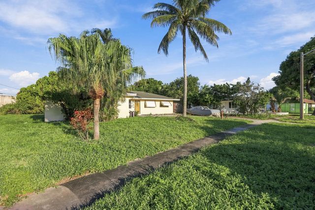 4 of 32 - 430 N Ware Drive, West Palm Beach, FL