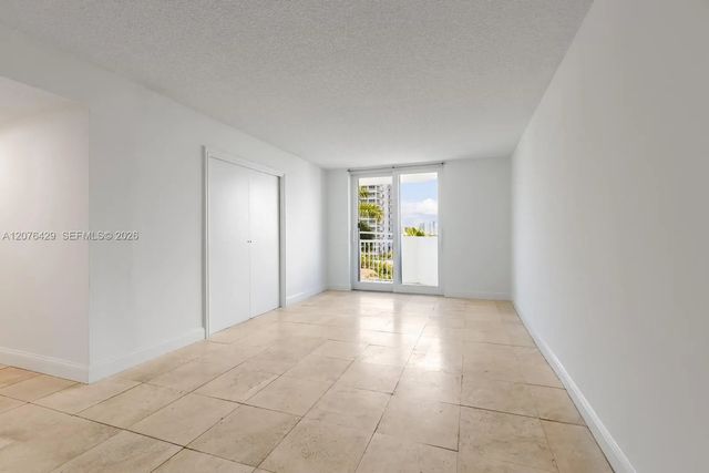 3 of 30 - 1621 Bay Road #604, Miami Beach, FL
