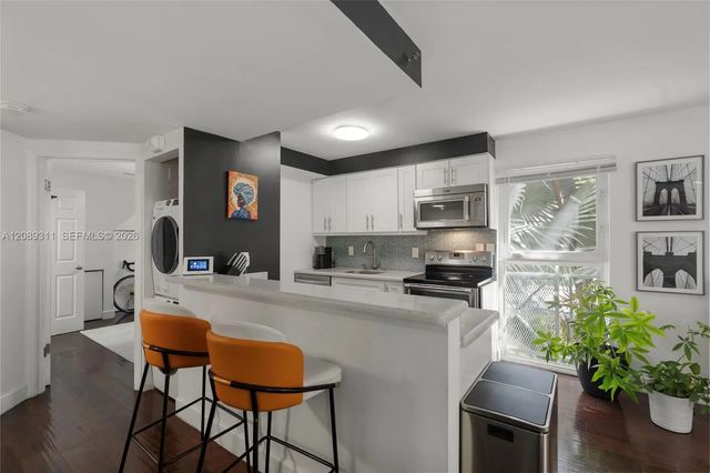 5 of 19 - 1005 8th Street #206, Miami Beach, FL