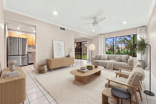 1149 Nw 13th Street #apt 6, Boca Raton
