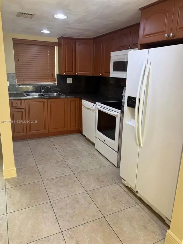 4 of 5 - 220 Nw 87th Avenue #k210, Miami, FL