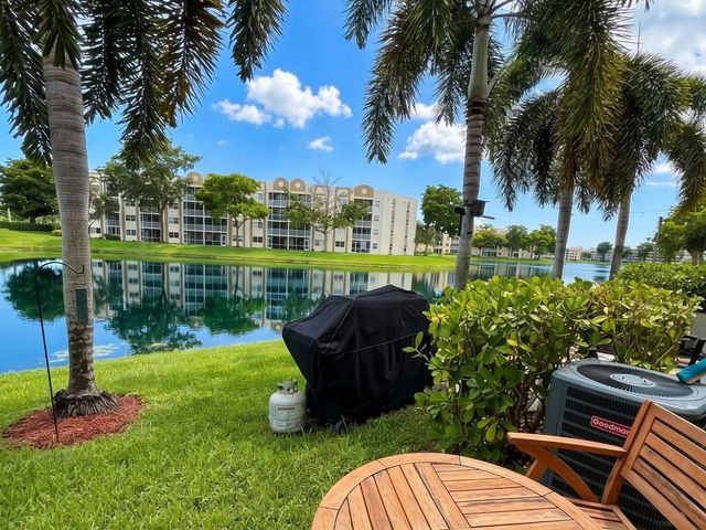 2 of 23 - 7843 Catalina Circle, Tamarac, FL
