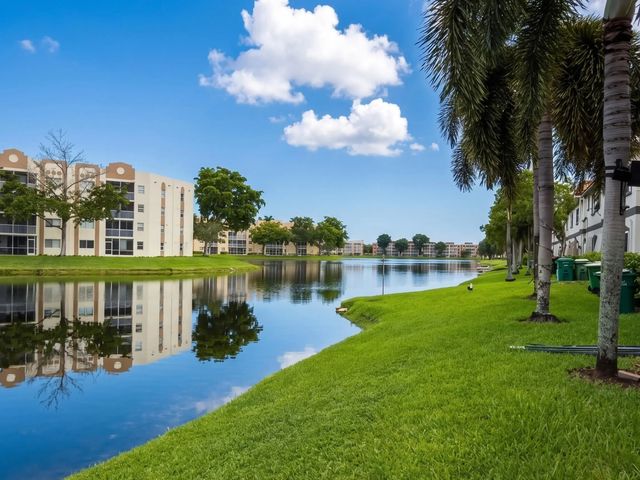 3 of 23 - 7843 Catalina Circle, Tamarac, FL