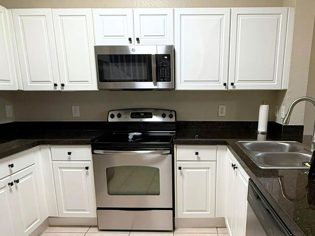 4 of 23 - 7843 Catalina Circle, Tamarac, FL