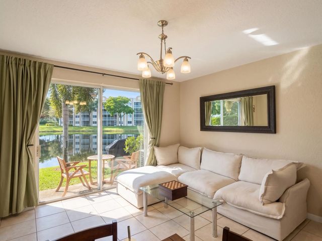 5 of 23 - 7843 Catalina Circle, Tamarac, FL