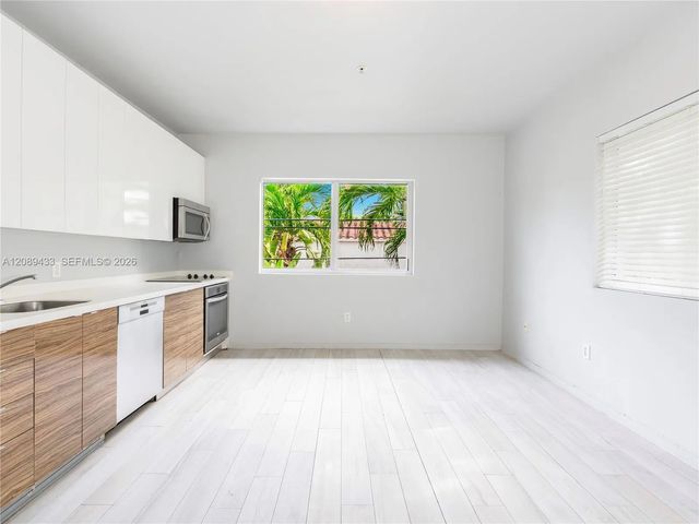 2 of 12 - 820 15th Street #205, Miami Beach, FL