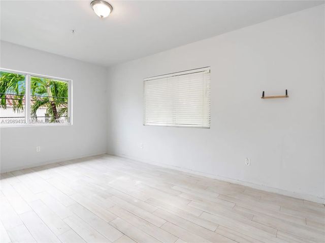 4 of 12 - 820 15th Street #205, Miami Beach, FL