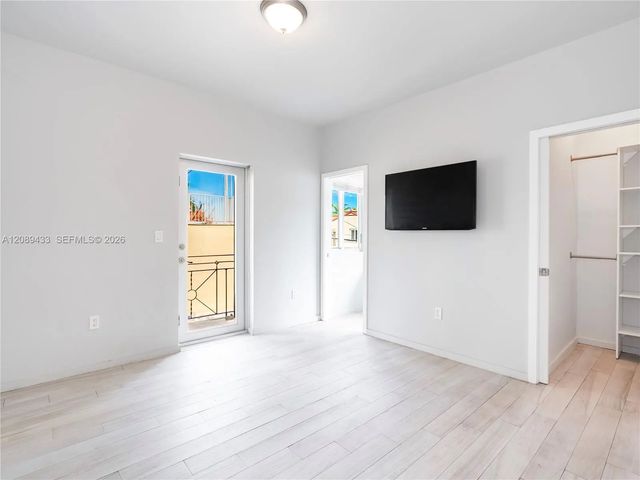 5 of 12 - 820 15th Street #205, Miami Beach, FL